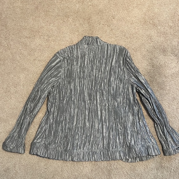 Chico’s Gray Shiny Tunic & Shimmery Crinkle Jacket Combination - Picture 3 of 12